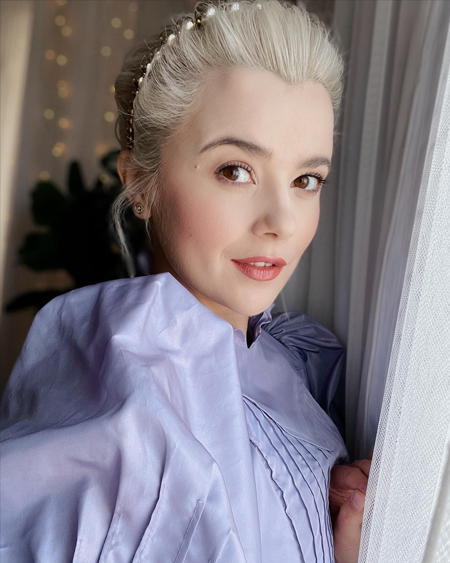 Разом із чоловіком-американцем. Міка Ньютон повертається в Україну