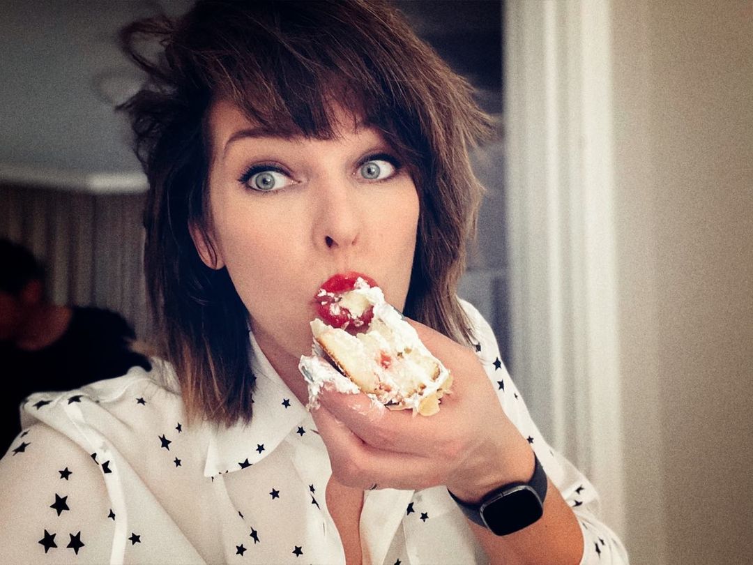 С Украиной в сердце: яркие фото Миллы Йовович, которая не забывает свои корни