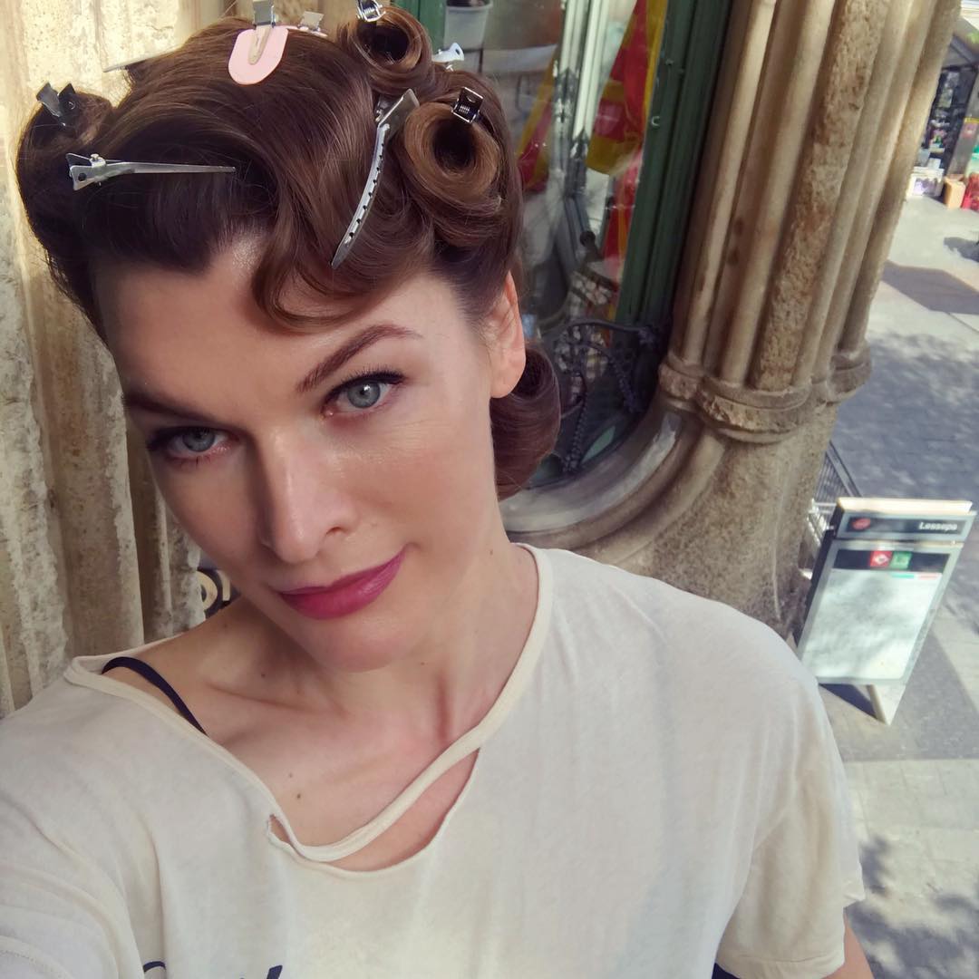 С Украиной в сердце: яркие фото Миллы Йовович, которая не забывает свои корни