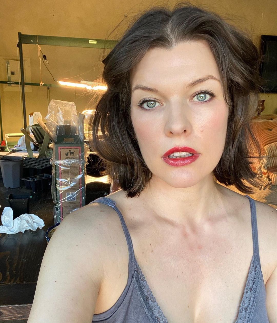 С Украиной в сердце: яркие фото Миллы Йовович, которая не забывает свои корни