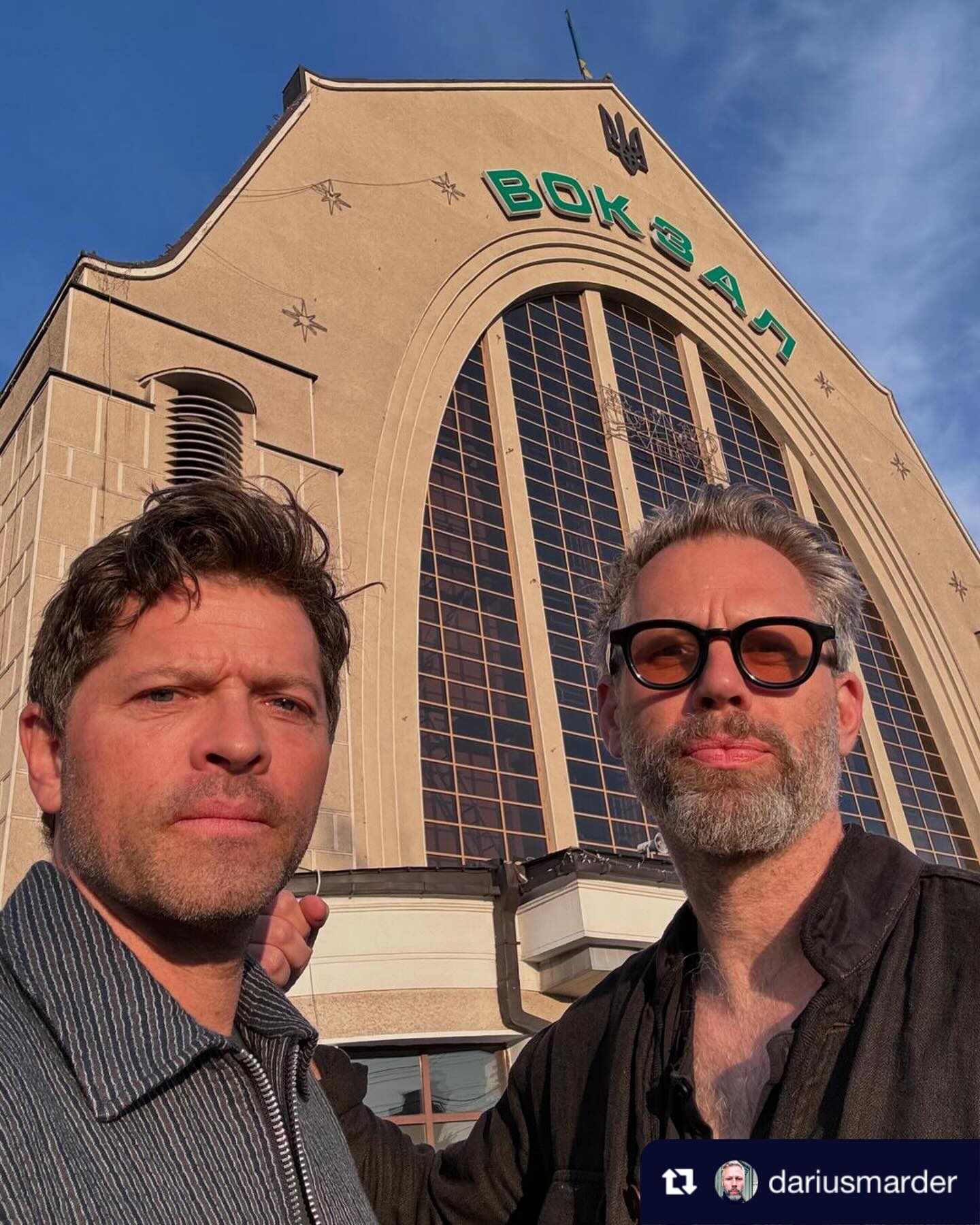 Зірка серіалу &quot;Надприродне&quot; приїхав до Києва: актор показався на тлі розбитої техніки РФ