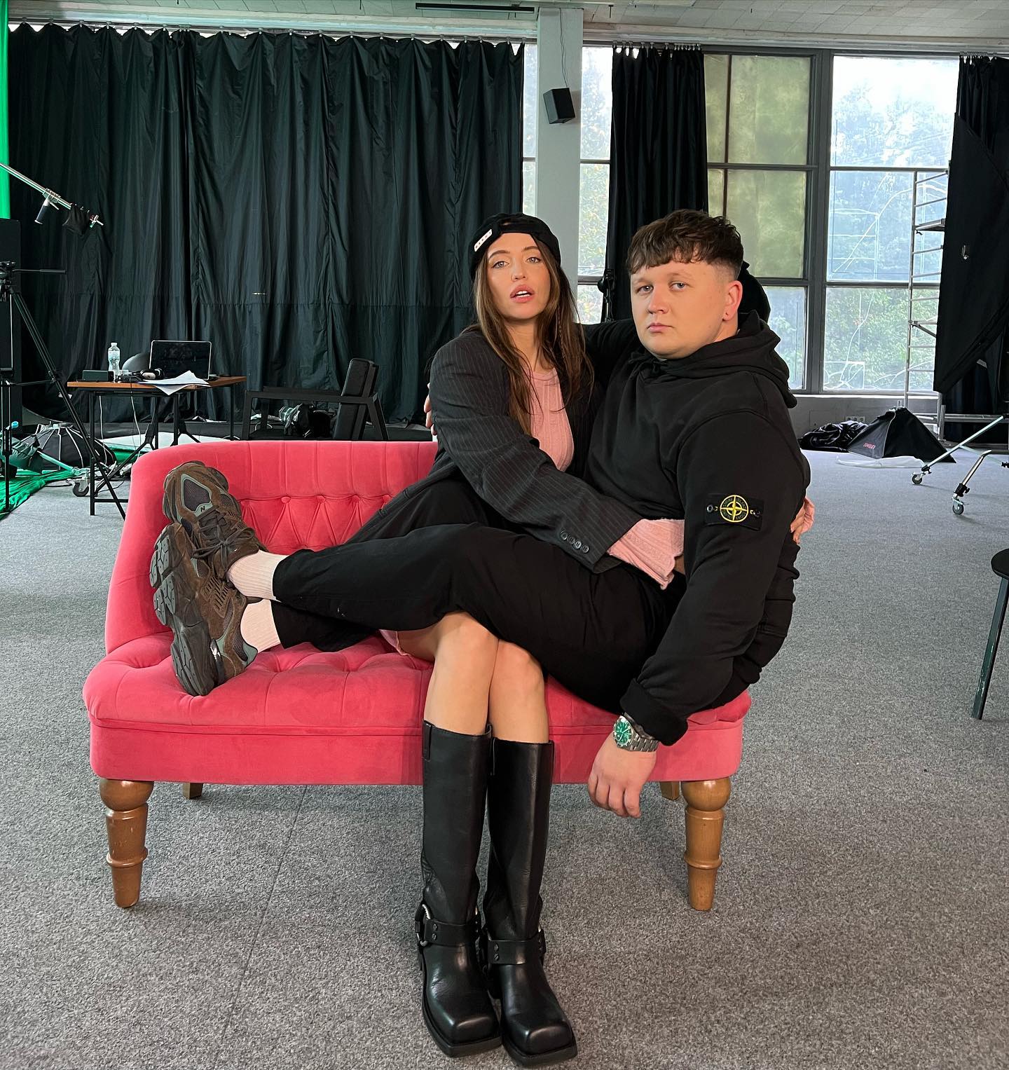 Дорофєєва посадила на коліна Лебігу і заспівала з ним свій хіт (відео)