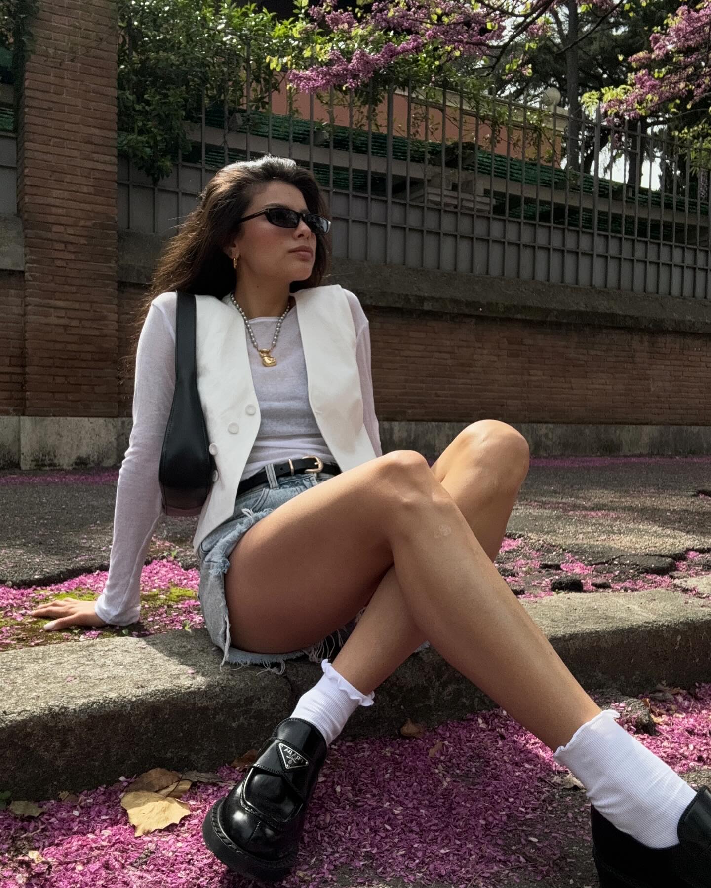 Мишель Андраде показала, как самостоятельно сделать красивые весенние фото