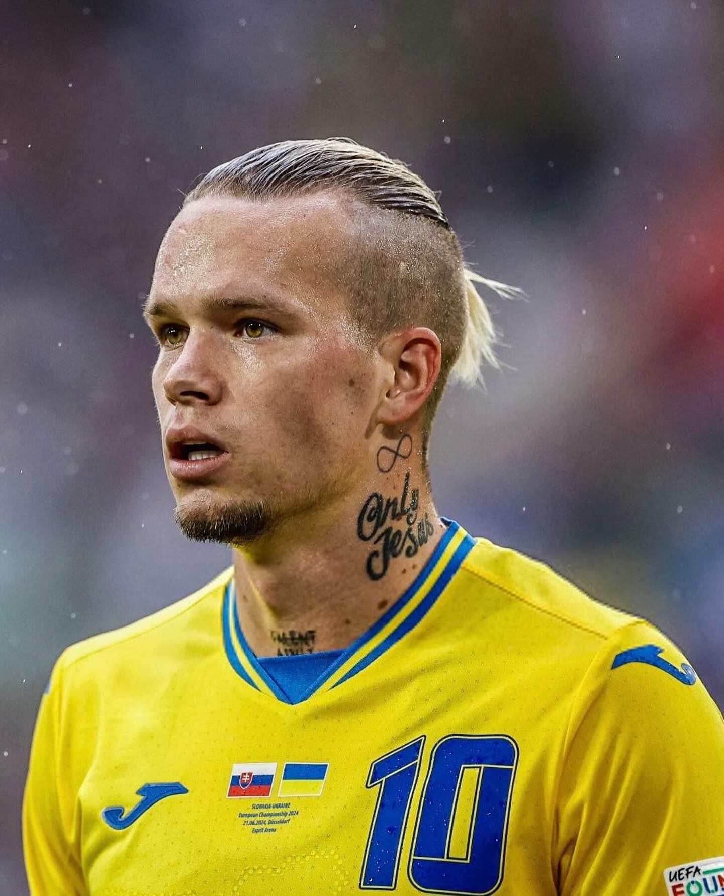 Разрыв контракта, штраф и матчи ветеранов: какие наказания может получить Мудрик