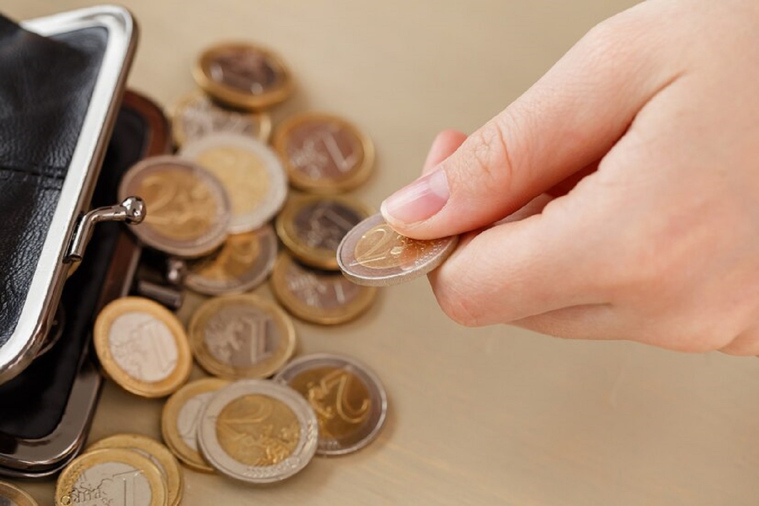 Какие вещи положить в кошелек в новогоднюю ночь, чтобы целый год водились деньги