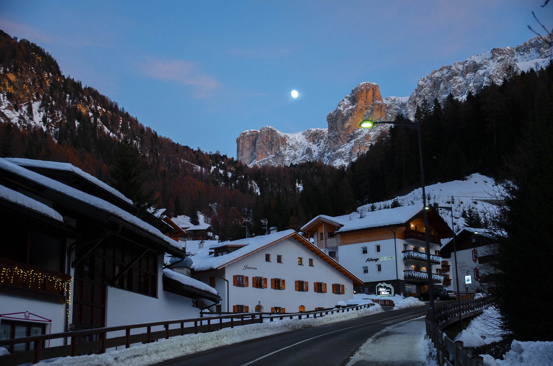 Доломітові Альпи готують до сезону: на гірськолижних курортах Італії склали нові правила для туристів