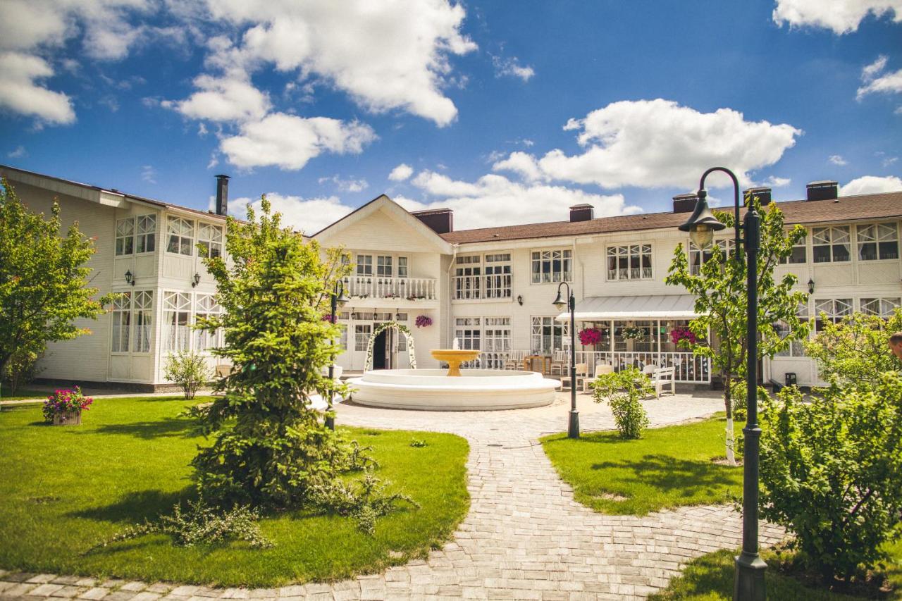 &quot;У людей немає моря&quot;. Як працюють заміські комплекси Київщини під час війни