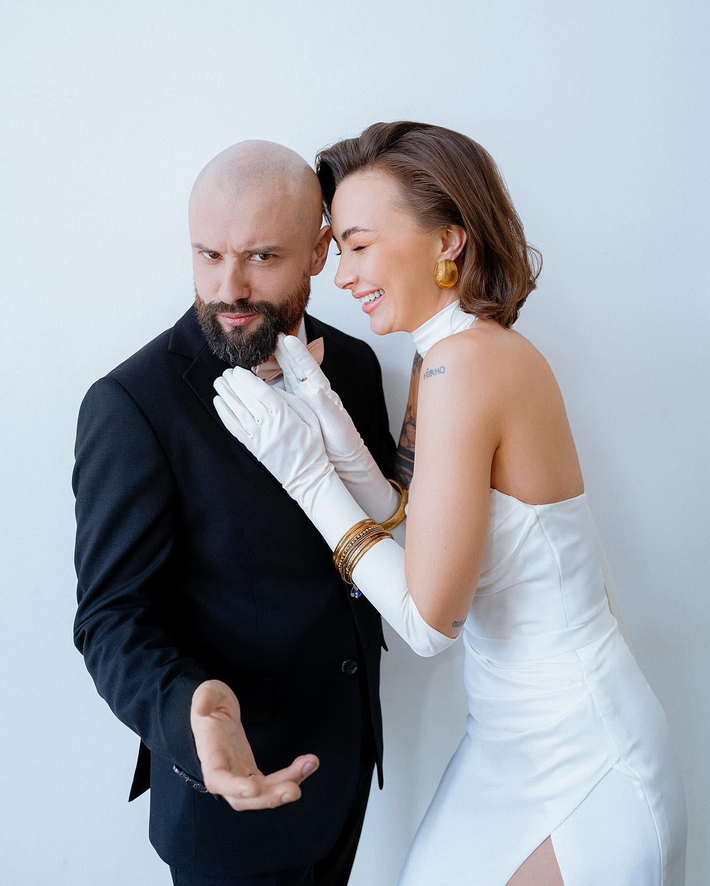 Імпровізований танець і поцілунки: Віктор Розовий показав щасливі кадри з власного весілля