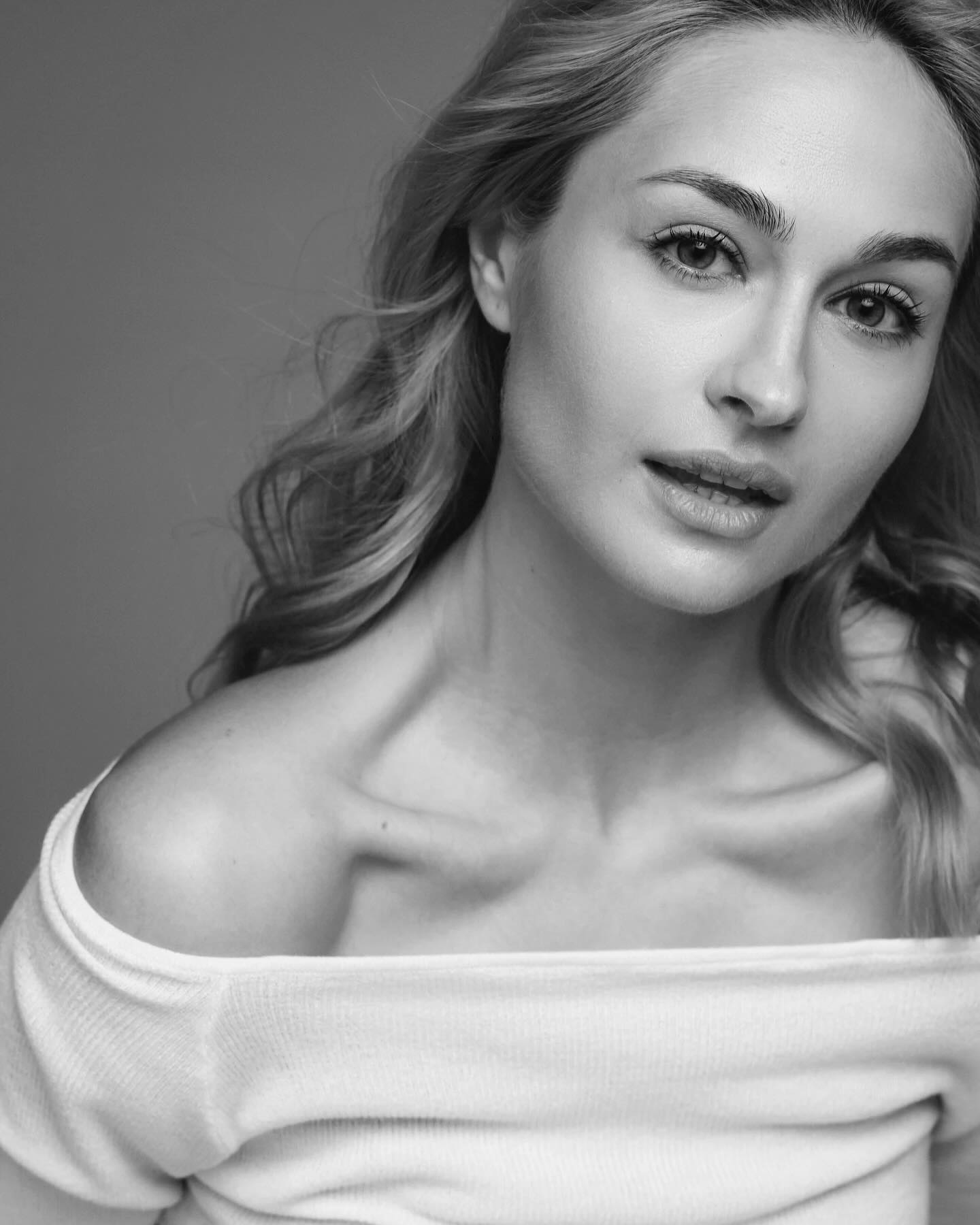 Популярная украинская актриса в новой фотосессии показала, как выглядит нежность (фото)