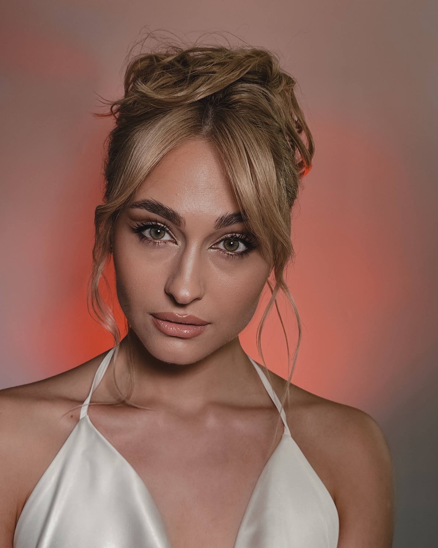 Известная украинская актриса показала волшебный образ с корсетом и необычными стрелками на глазах