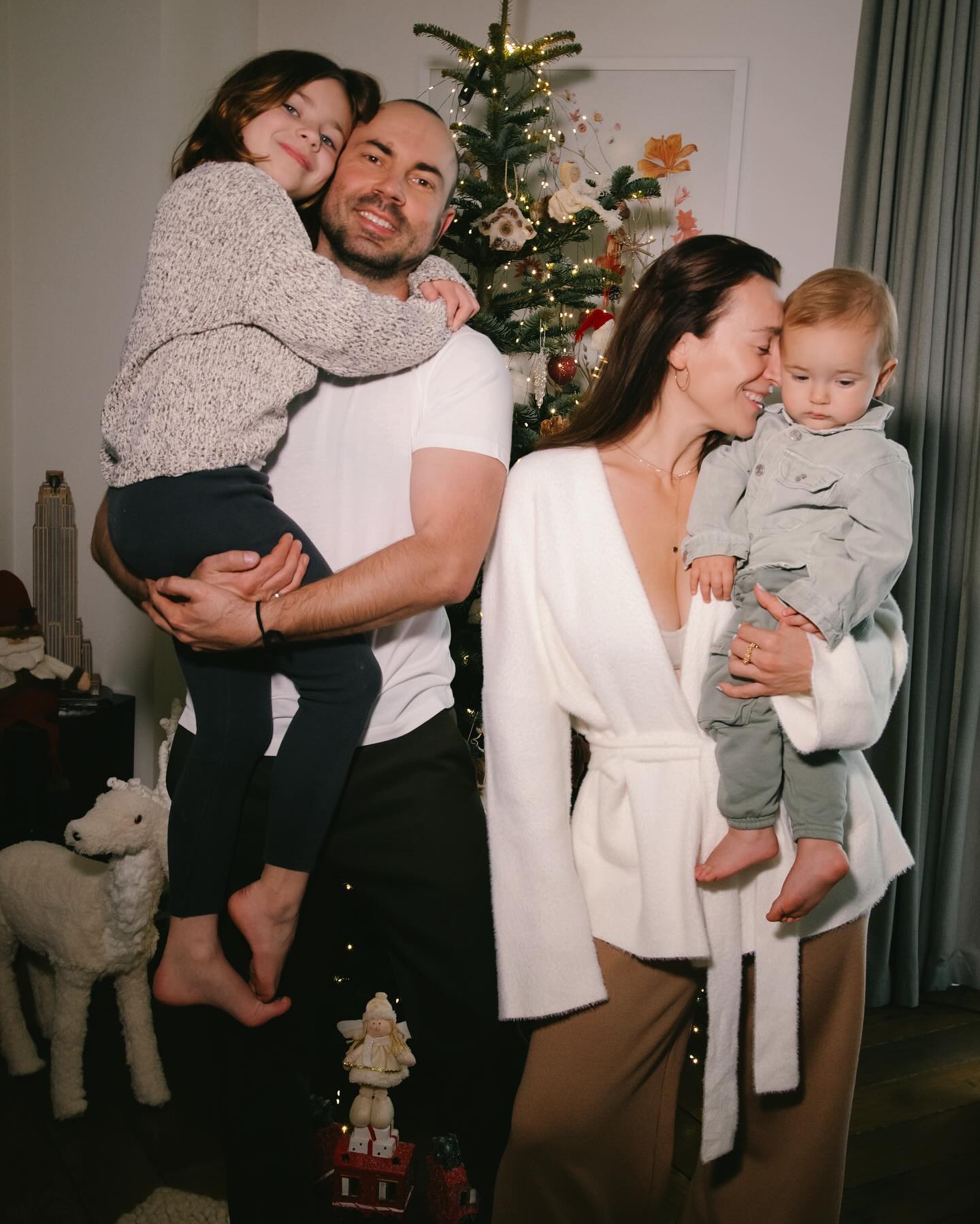 Жена Беднякова ответила, почему с детьми не возвращается в Украину из США