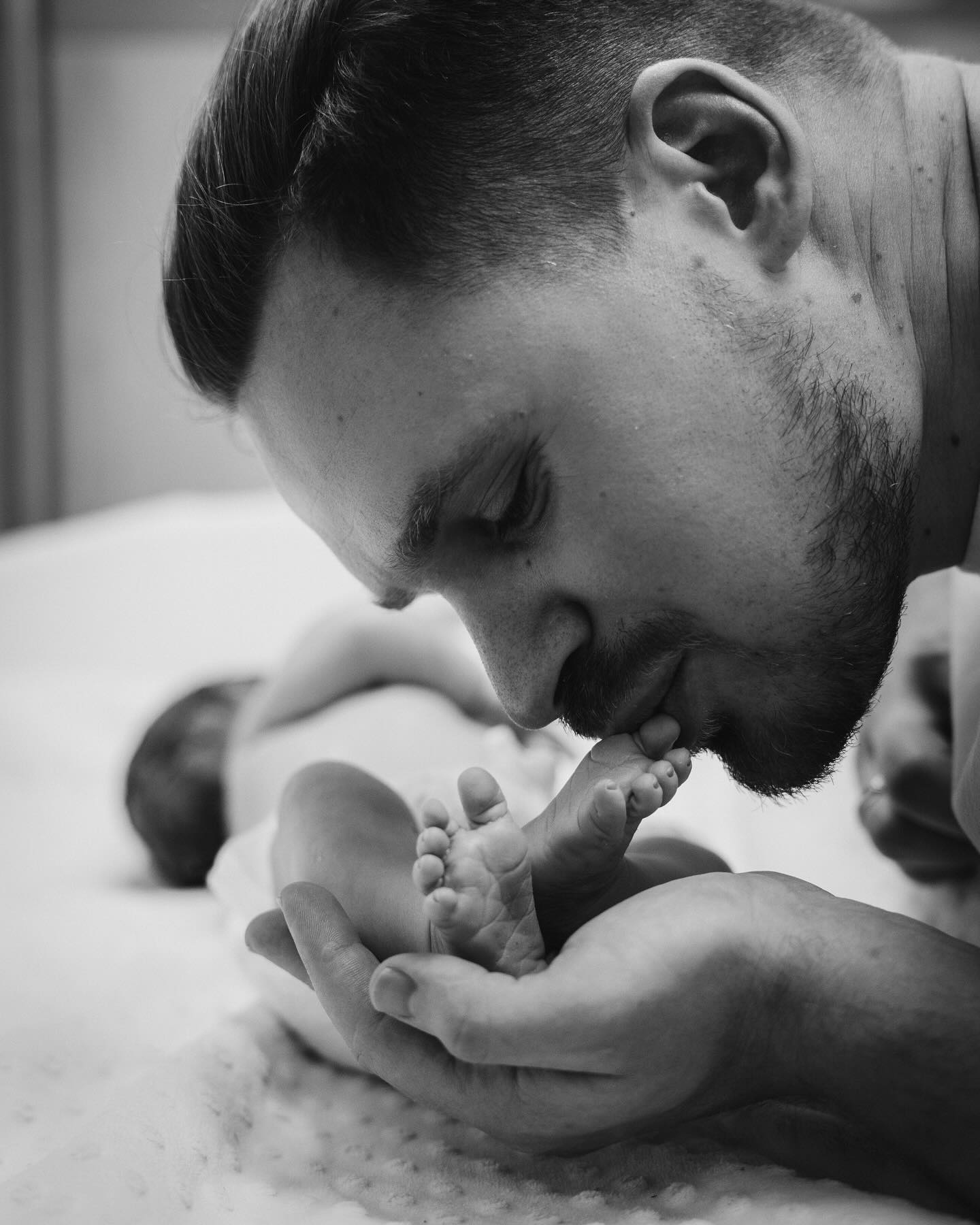 Известная украинская блогерша впервые стала мамой: нежные фото малыша из роддома