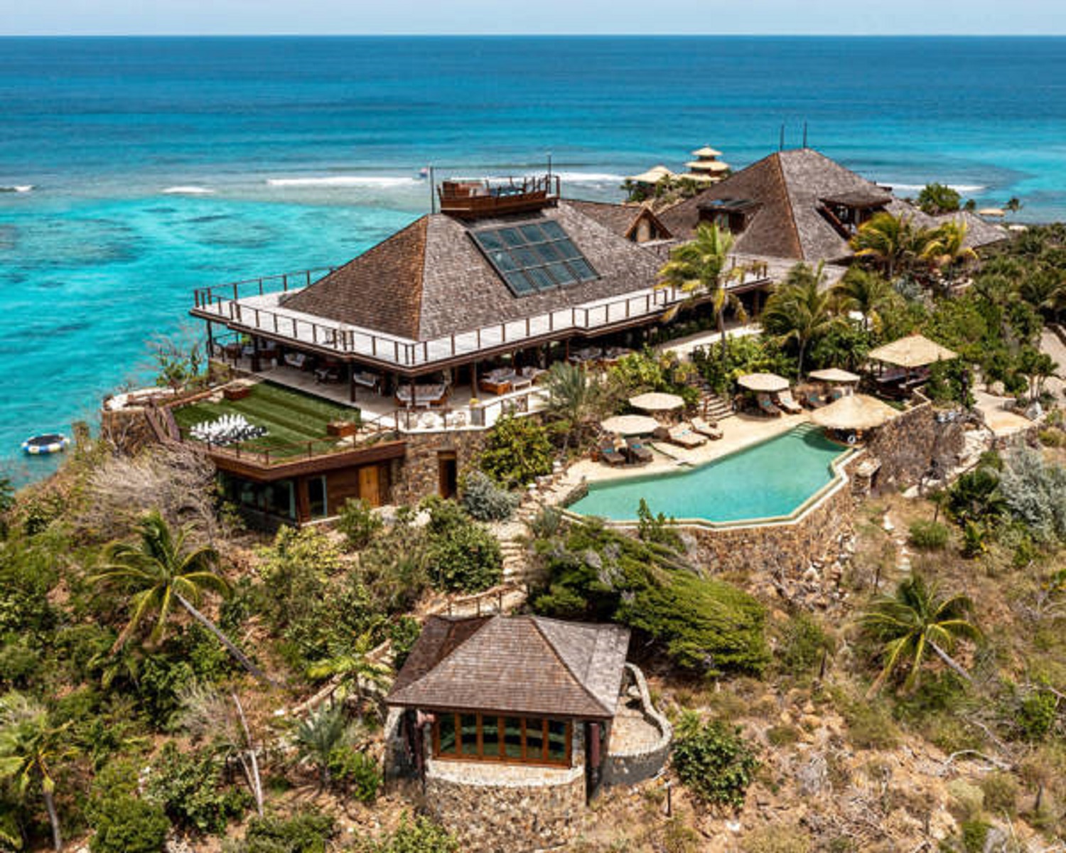 Үйдегі натурист отбасы