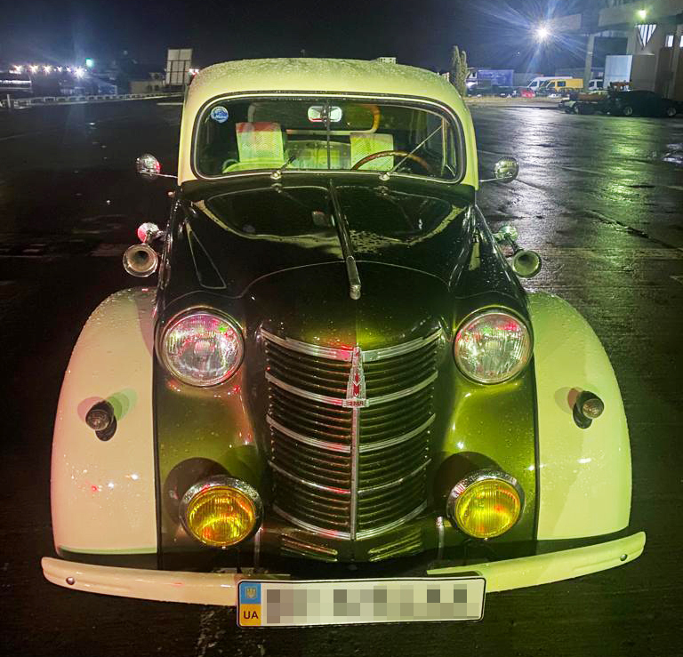 Из Украины пытались незаконно вывезти ретроавтомобиль по поддельным документам
