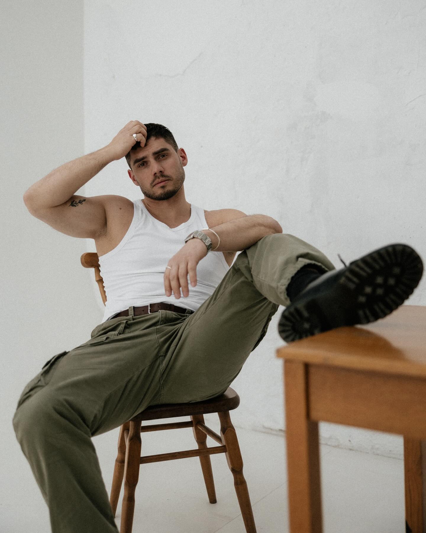 Популярный украинский телеведущий показал брутальный образ (фото)