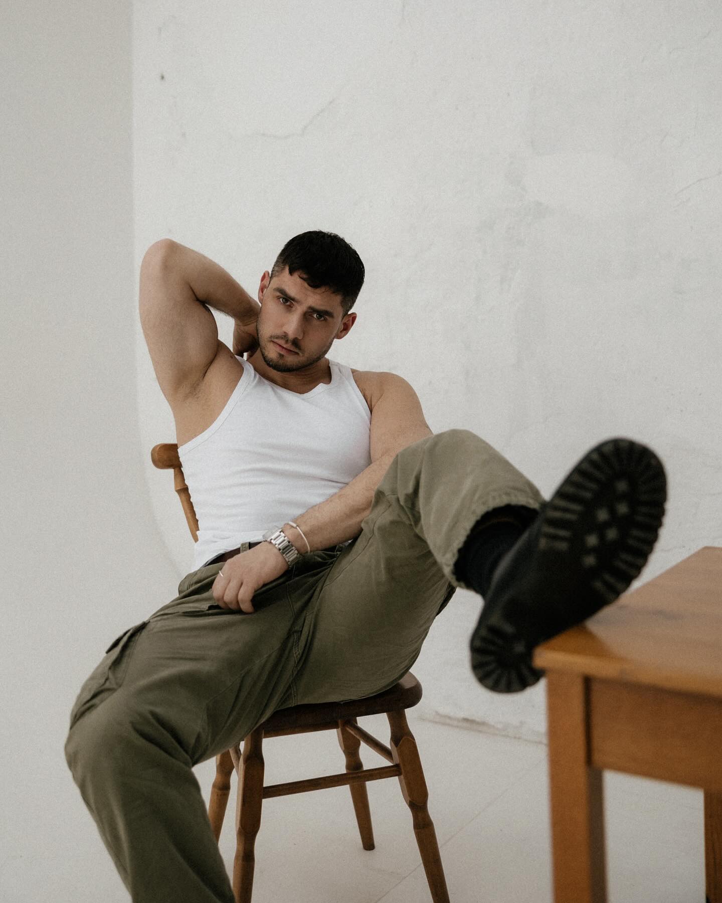 Популярный украинский телеведущий показал брутальный образ (фото)