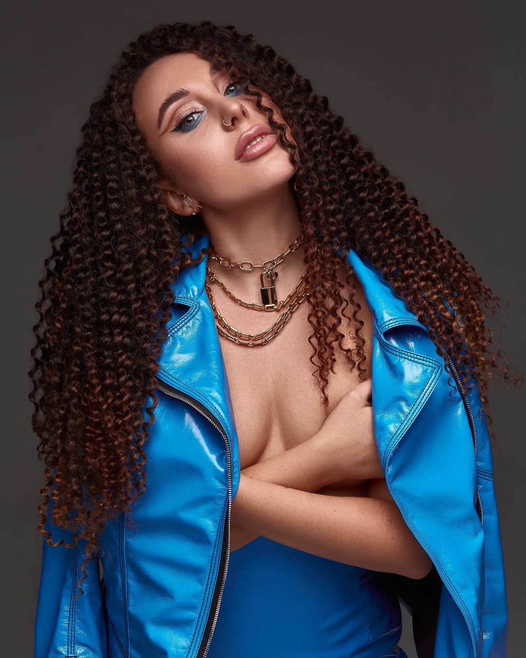 Хотела сменить имидж. Украинская певица потеряла волосы после посещения популярного салона в Киеве