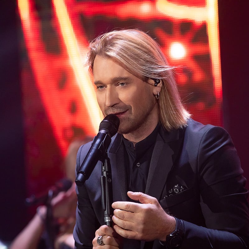 Олег Винник серйозно захворів. На одному концерті за кулісами він впав