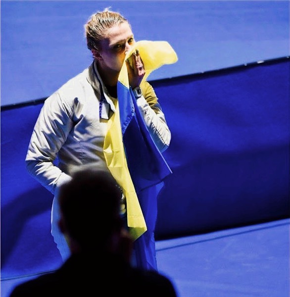 Родители олимпийской чемпионки Ольги Харлан уже пять месяцев ночуют в подвале: уезжать отказались