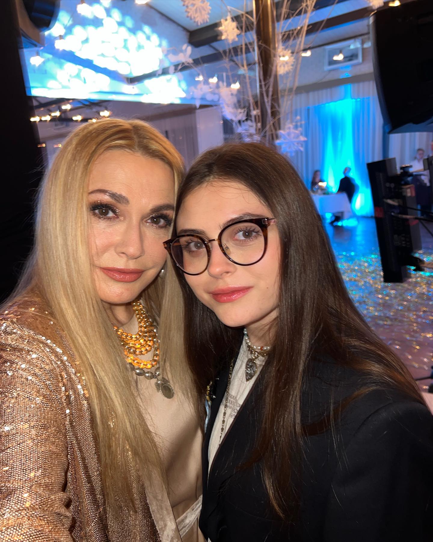 Как звезды отметили Новый год 2024: Мирошниченко, Осадчая, Квиткова и другие (фото)