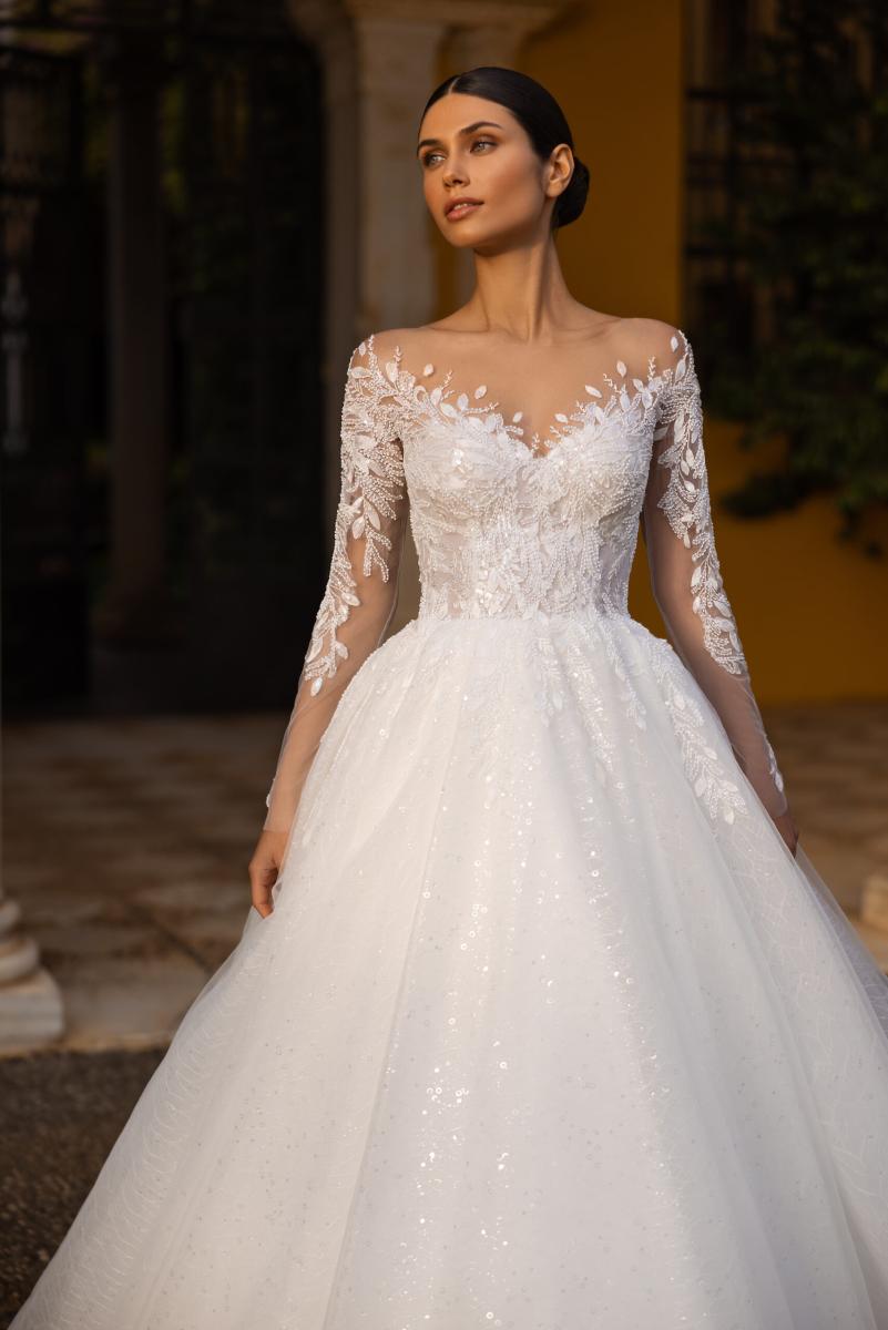 Станьте самой красивой невестой: названы тренды свадебных платьев в 2025 году