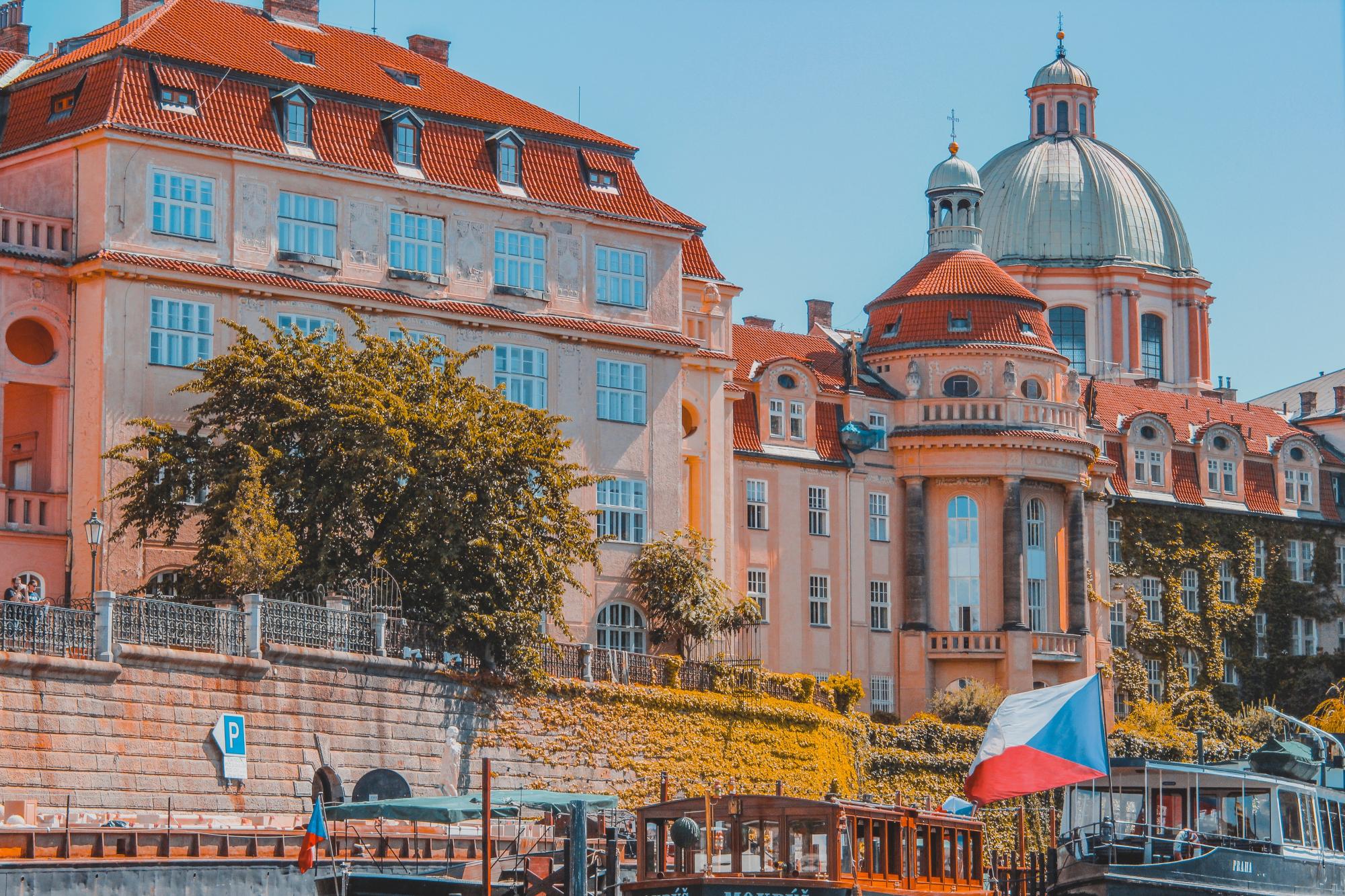 Изоляция нарастает. Какие страны перестали пускать россиян