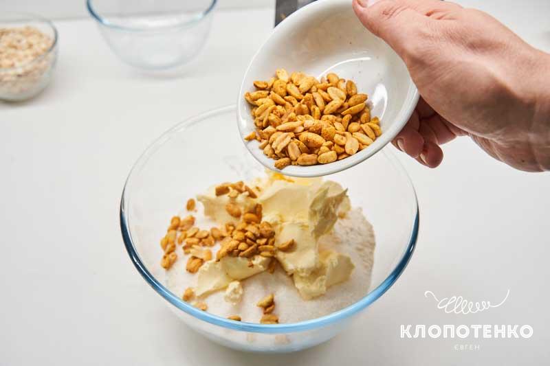 Клопотенко поделился рецептом вкуснейшего печенья с арахисом: готовится просто!