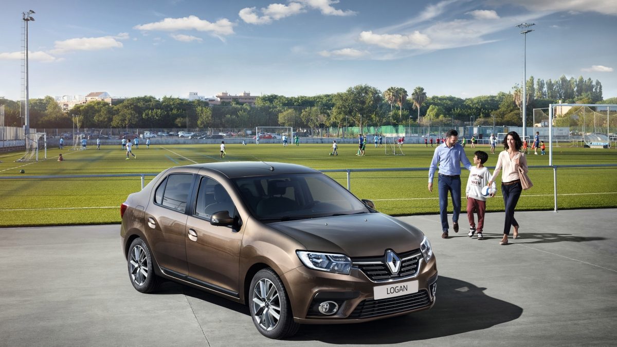 Как выбрать бюджетный седан с пробегом: Renault Logan против Peugeot 301
