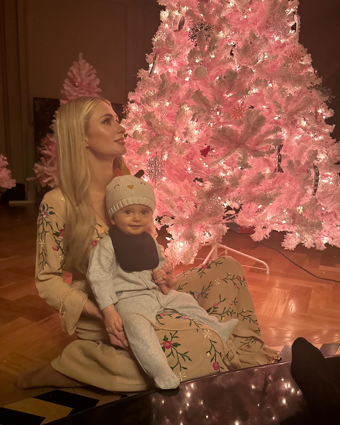 "Важке рішення". Періс Хілтон пояснила, чому її дітей народила сурогатна мати