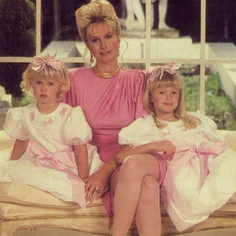 Періс Хілтон показала милі фотографії з мамою: виглядають наче сестри