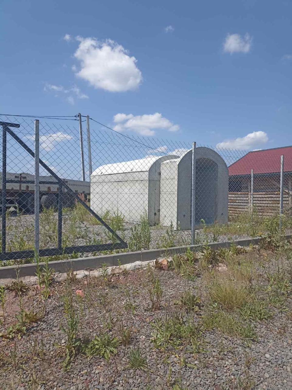 В Україні почали встановлювати унікальні укриття з бетону, як у протиядерних бункерах (фото)