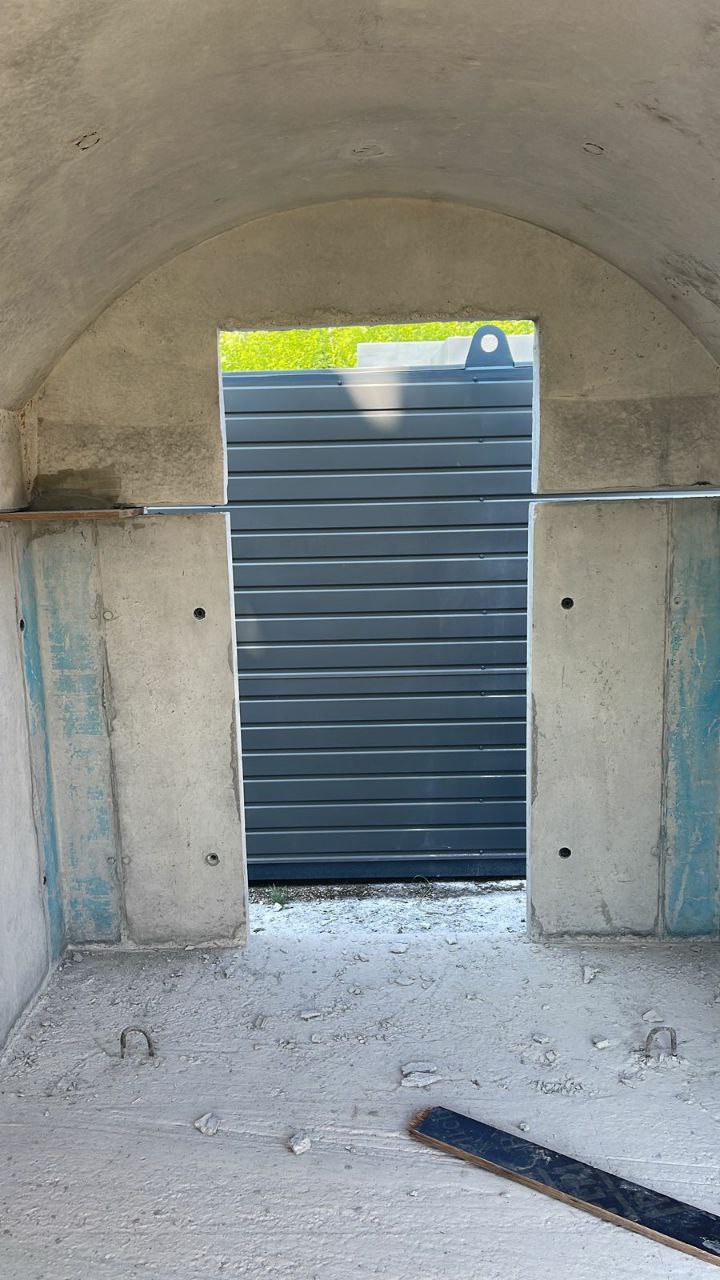 В Україні почали встановлювати унікальні укриття з бетону, як у протиядерних бункерах (фото)