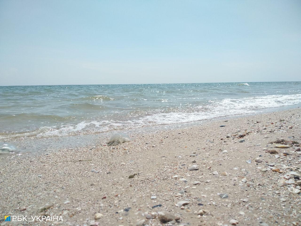 Черга на евакуацію - 10 днів. Як живе курортна Кирилівка в окупації (фото)