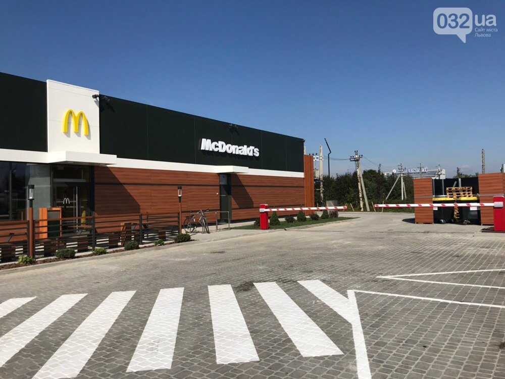 А ви знали, що в чотирьох українських селах є McDonald's? Дивіться, як вони виглядають (фото)