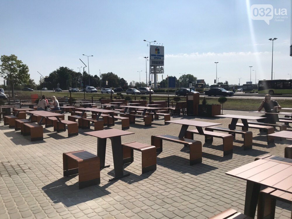 А ви знали, що в чотирьох українських селах є McDonald's? Дивіться, як вони виглядають (фото)