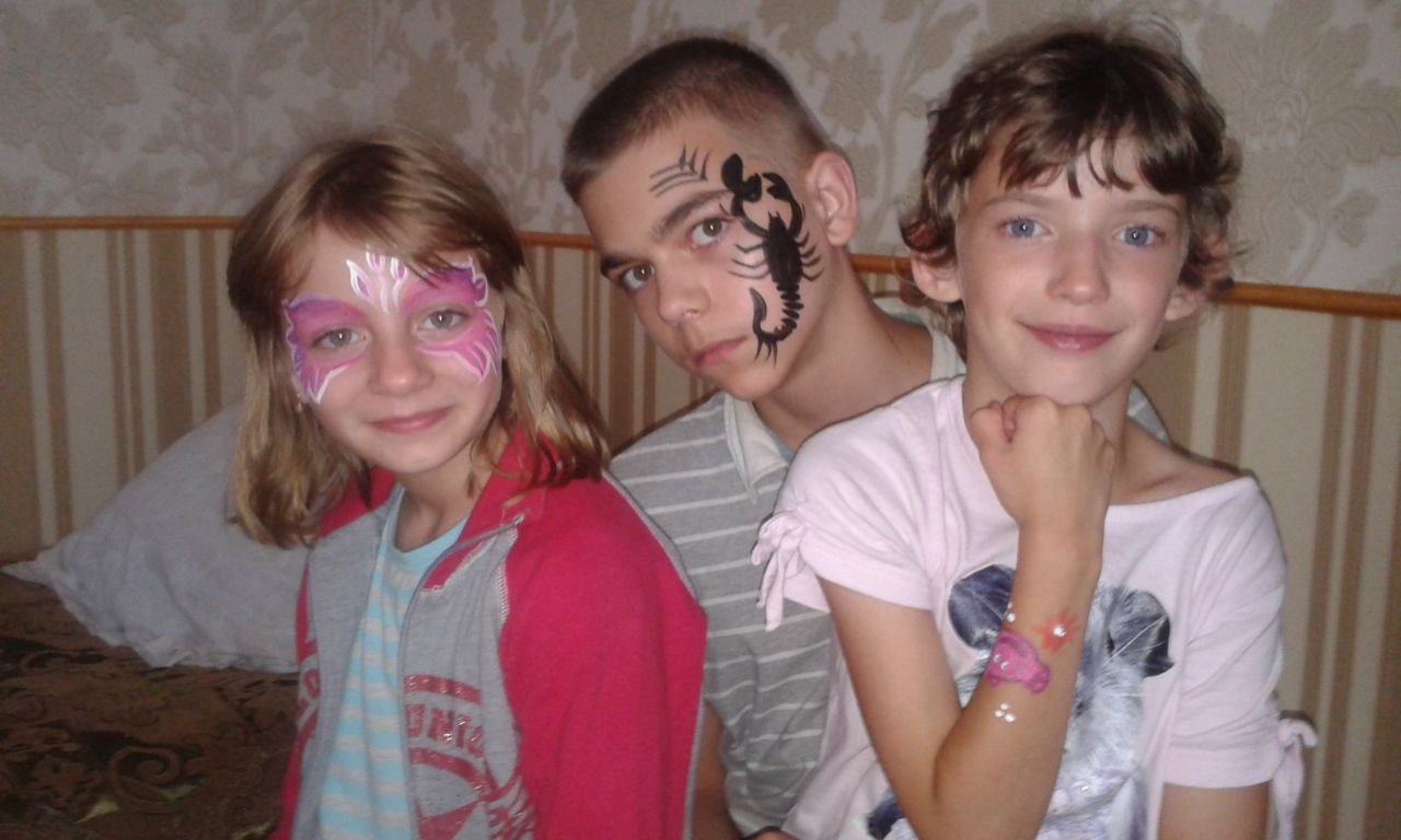 Семьи вместо интернатов. Как в Украине изменят правила усыновления и опеки над детьми