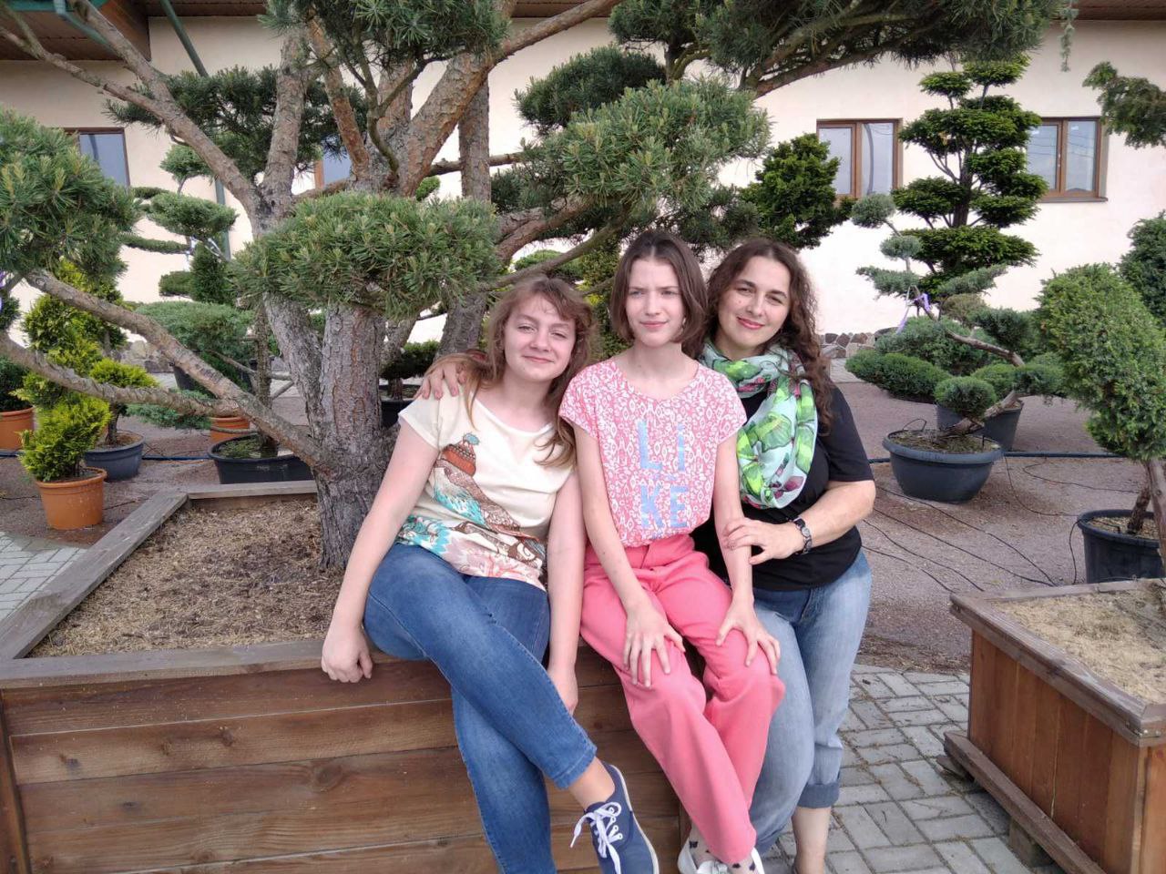 Родини замість інтернатів. Як в Україні змінять правила усиновлення та опіки над дітьми