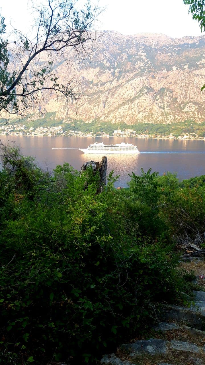 Південний фіорд Європи: у скільки обійдеться осіння відпустка в наймальовничішій бухті Чорногорії