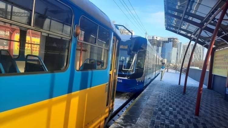 В Киеве из-за ДТП задерживаются трамваи. Параллельно запустили автобусы