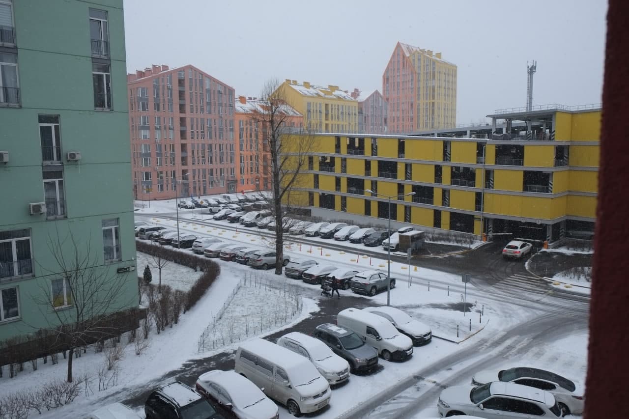 Предчувствие войны, дефицит парковок и секреты смарт-квартир: итоги недели на рынке недвижимости