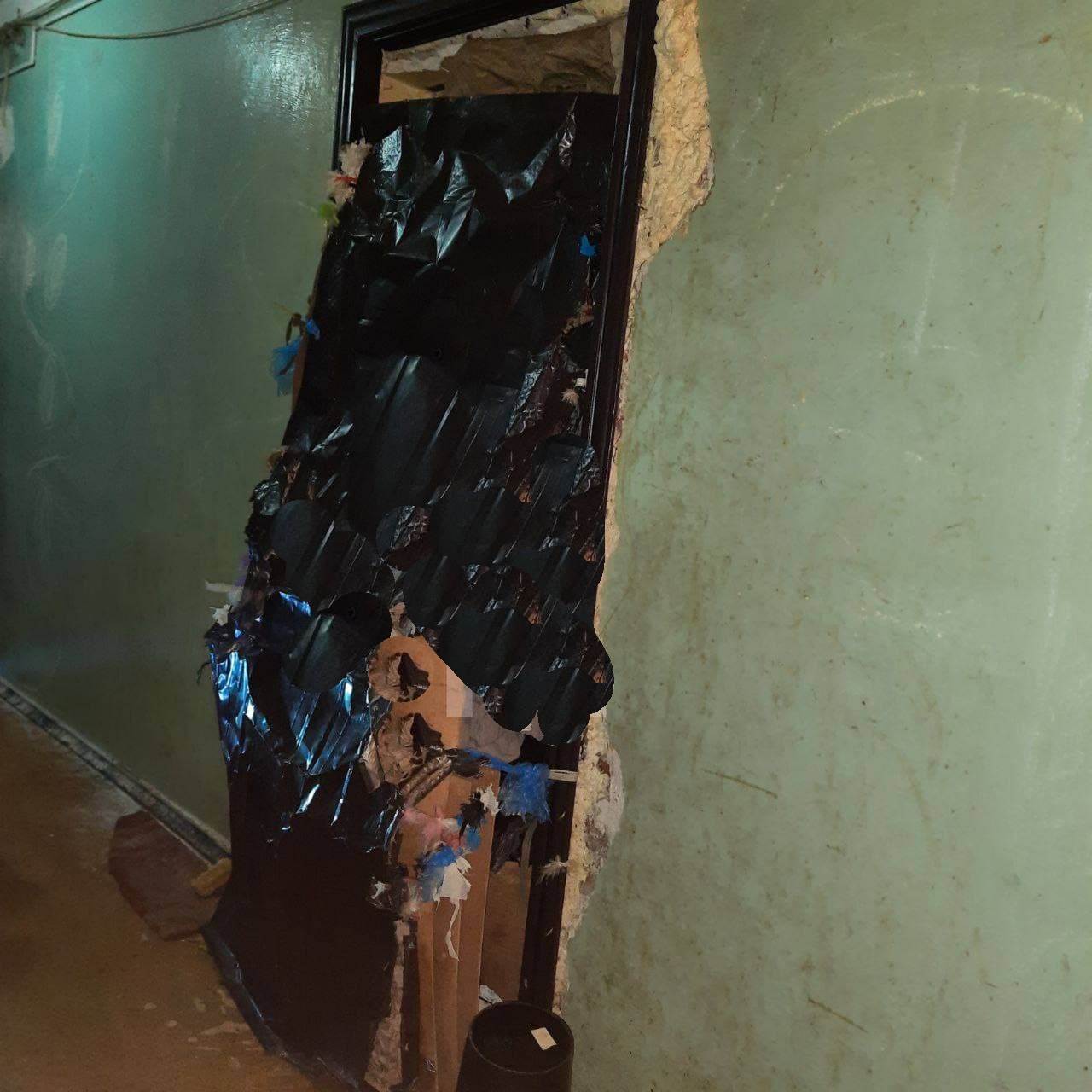 У Дніпрі жінка завалила сміттям кімнату в гуртожитку: як бути сусідам в таких ситуаціях