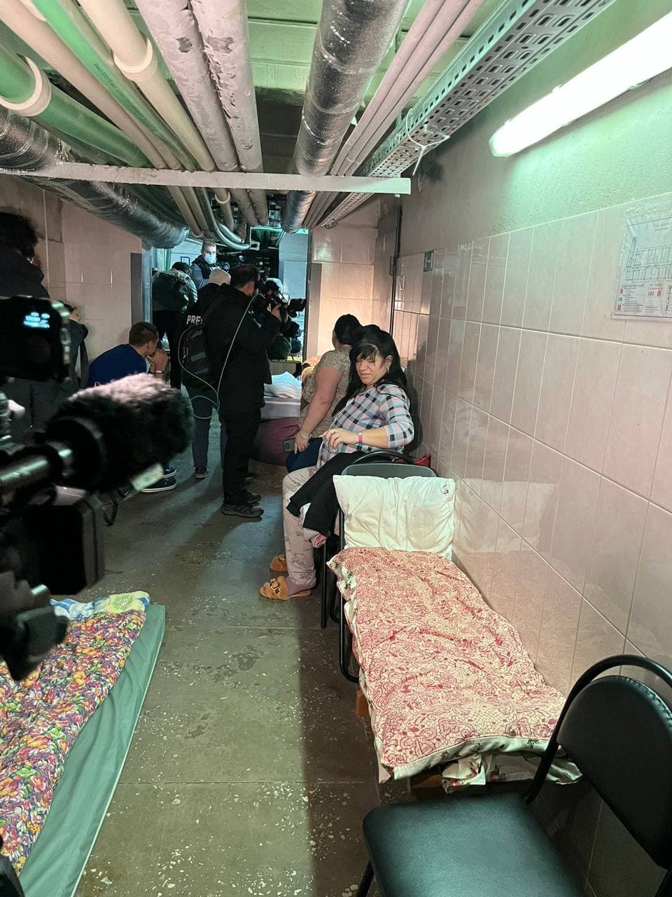 У Києві іноземні журналісти приїхали в пологовий, аби показати звірство РФ