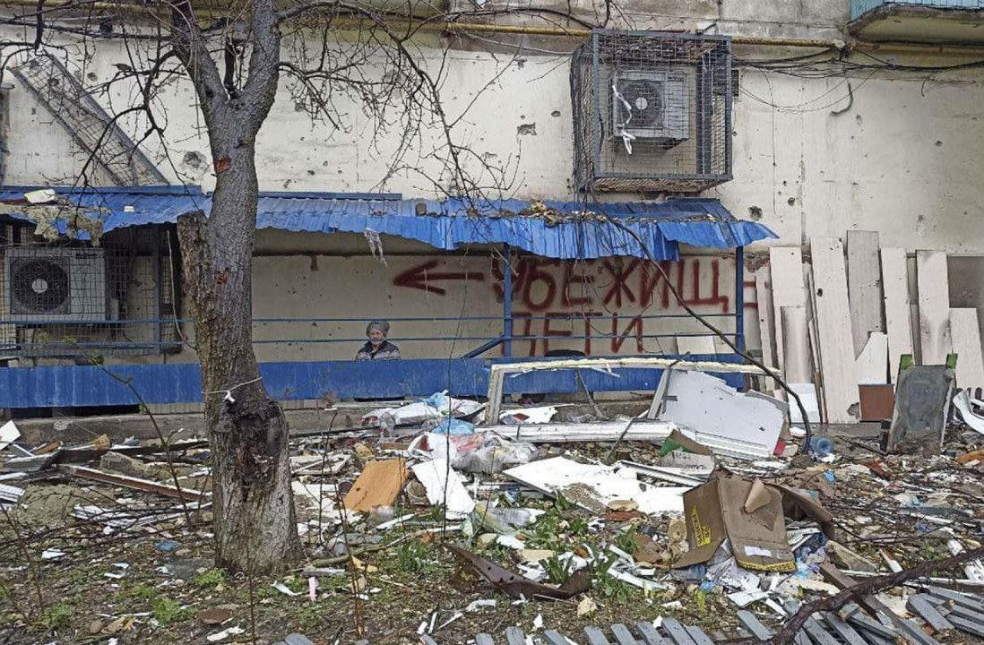 Появились новые фото полностью разрушенного Мариуполя: тысячи погибших