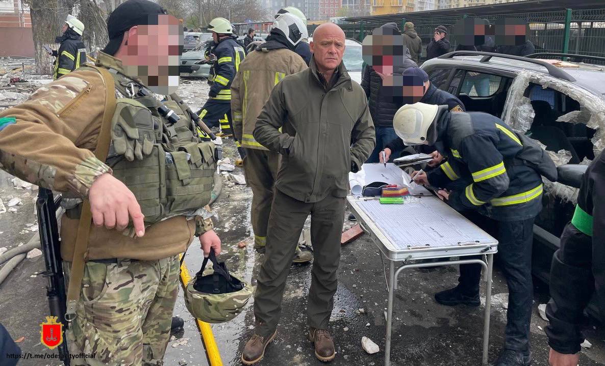 Появились фото и видео с места ракетного обстрела в Одессе