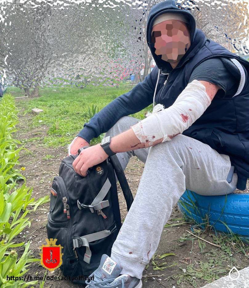 Появились фото и видео с места ракетного обстрела в Одессе