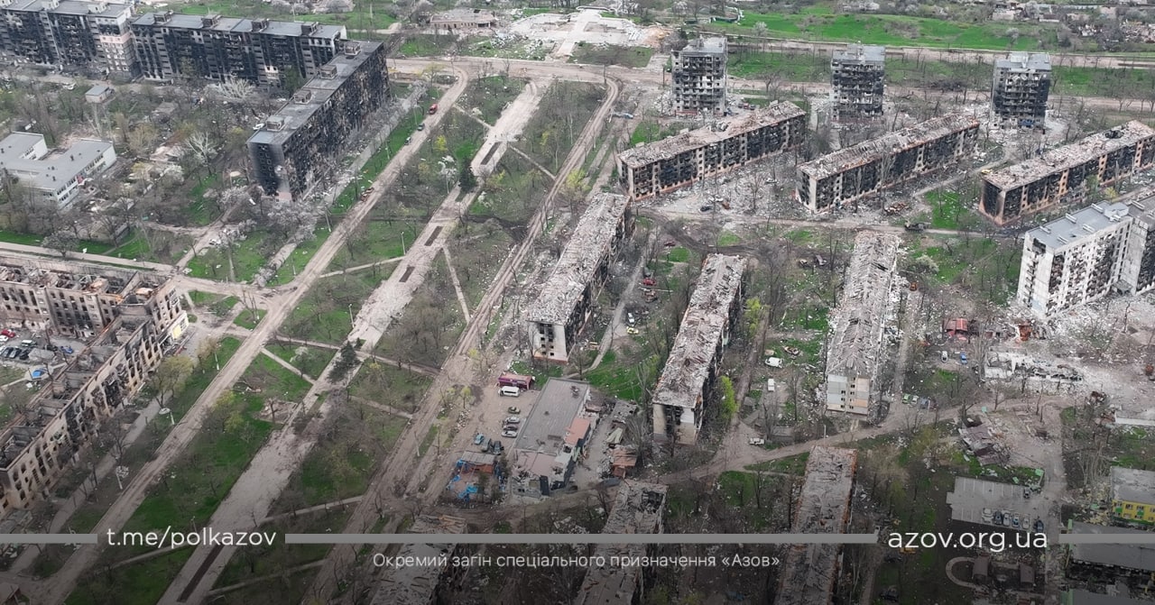 Бог дивиться на місто Марії зверху: &quot;Азов&quot; показали нові фото багатостраждального Маріуполя