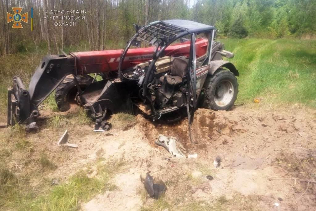 В Чернігівській області трактор підірвався на боєприпасі: водій отримав травми