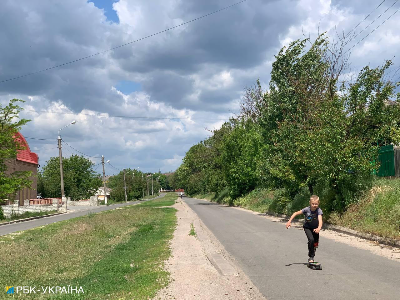 &quot;Це ми мали б воювати з ворогом, а не наші діти&quot;. Репортаж з прифронтового Донбасу