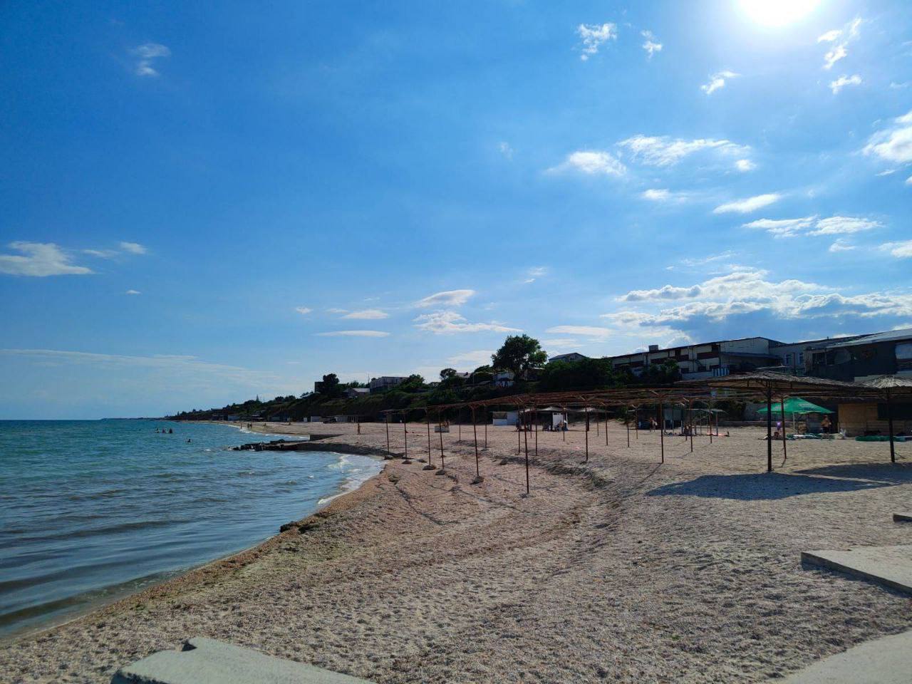 Перетворюється на болото: жителі Кирилівки показали стан Азовського моря