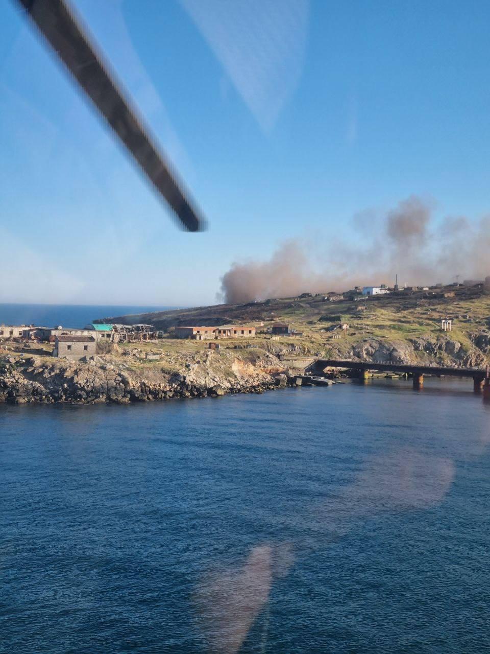 Втеча росіян зі Зміїного: з'явилися фото відступу